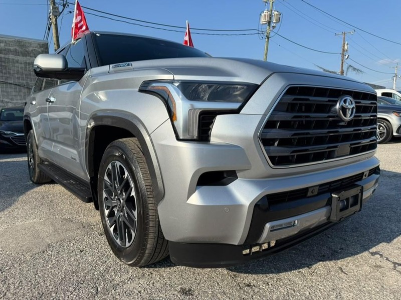 Toyota Sequoia Vehicle Full-screen Gallery Image 4