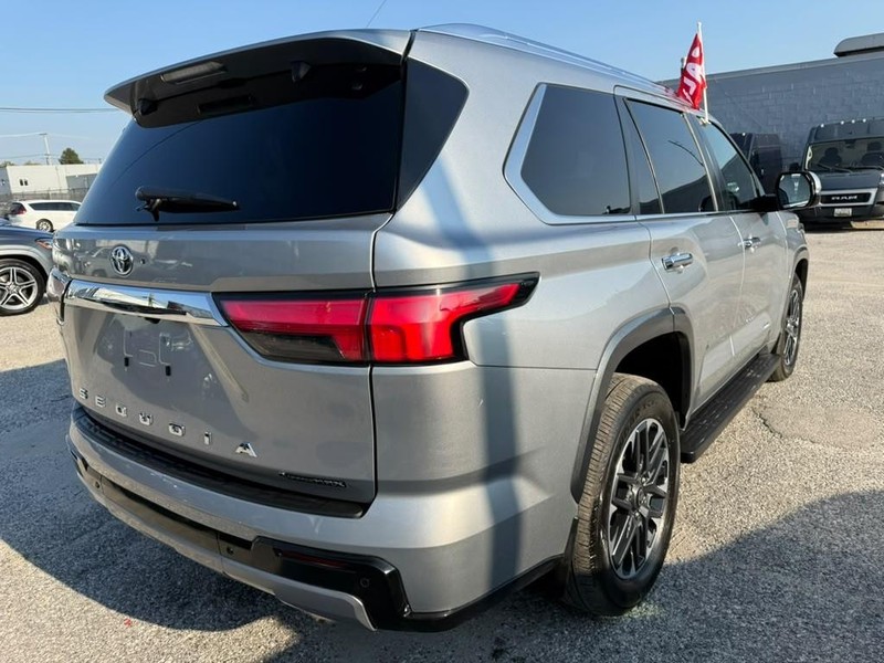 Toyota Sequoia Vehicle Full-screen Gallery Image 5