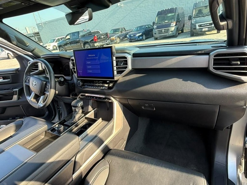 Toyota Sequoia Vehicle Full-screen Gallery Image 10