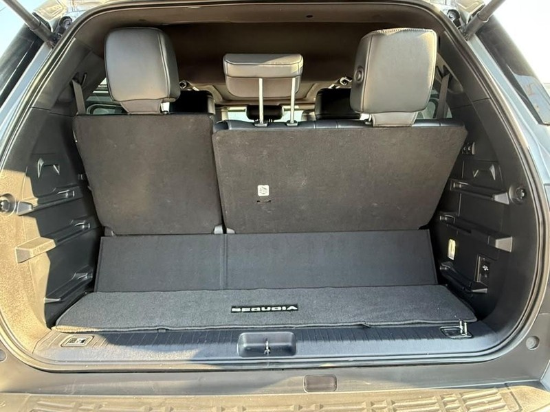 Toyota Sequoia Vehicle Full-screen Gallery Image 18