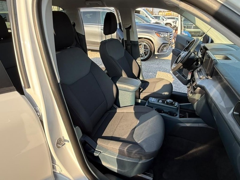Ford Maverick Vehicle Full-screen Gallery Image 11