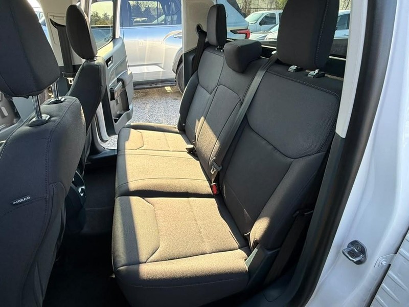 Ford Maverick Vehicle Full-screen Gallery Image 17