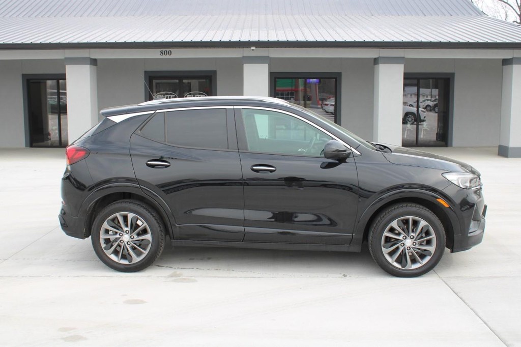 Buick Encore GX Vehicle Full-screen Gallery Image 2
