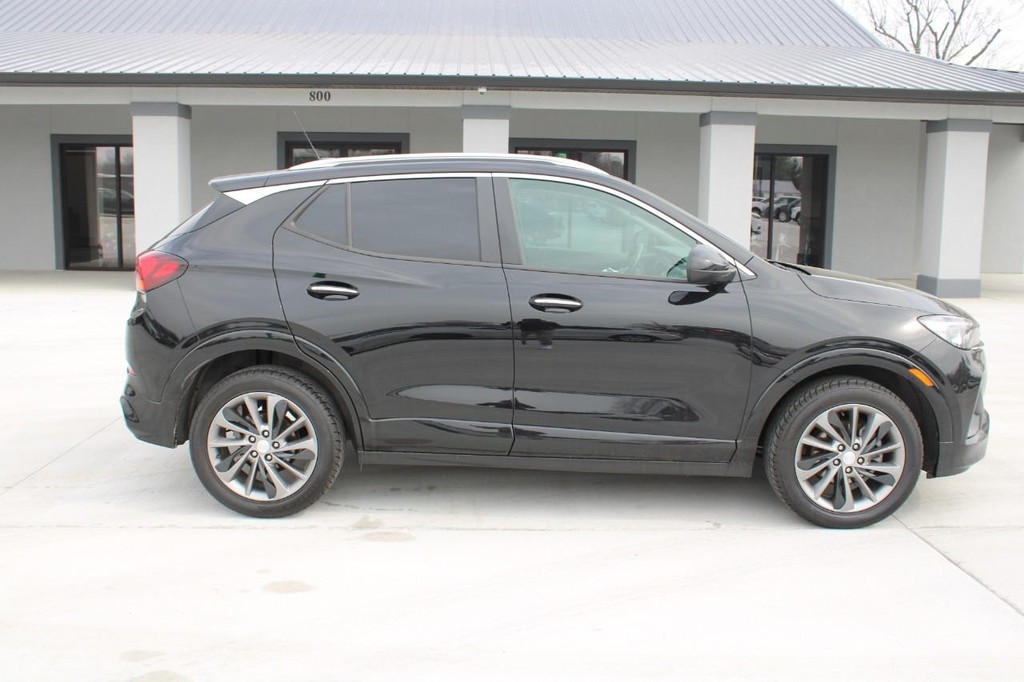 Buick Encore GX Vehicle Full-screen Gallery Image 3