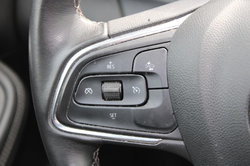 Buick Encore GX Vehicle Full-screen Gallery Image 13