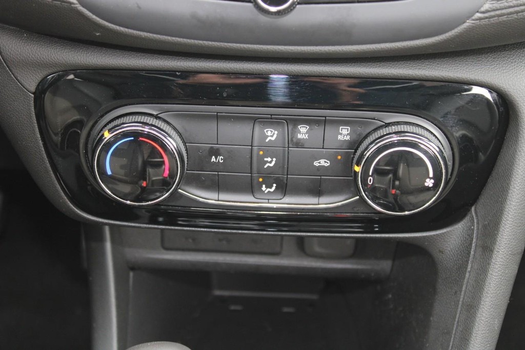 Buick Encore GX Vehicle Full-screen Gallery Image 16