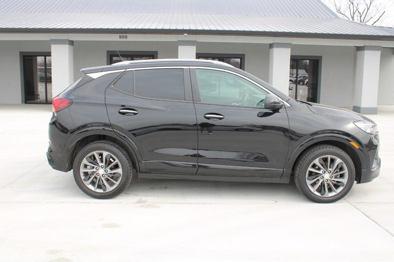 Buick Encore GX Vehicle Full-screen Gallery Image 3