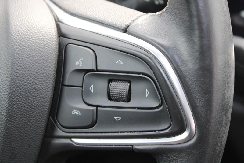 Buick Encore GX Vehicle Full-screen Gallery Image 14