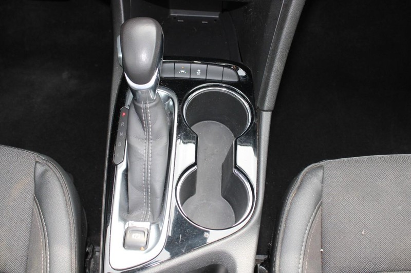 Buick Encore GX Vehicle Full-screen Gallery Image 17