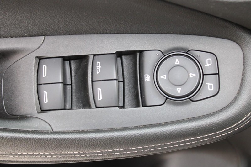 Buick Encore GX Vehicle Full-screen Gallery Image 19