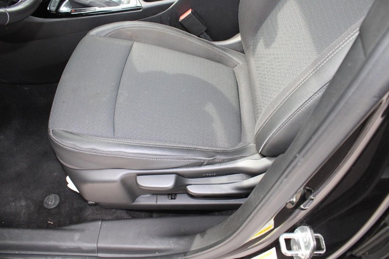 Buick Encore GX Vehicle Full-screen Gallery Image 20