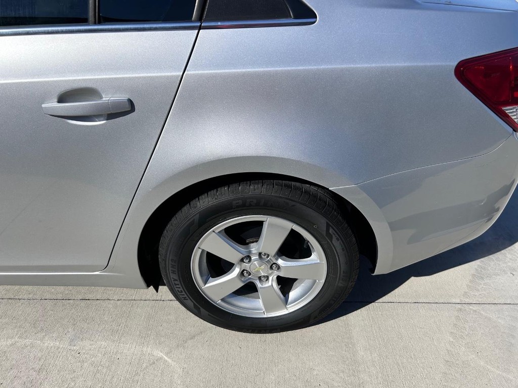 Chevrolet Cruze Vehicle Full-screen Gallery Image 6