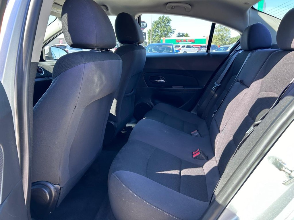 Chevrolet Cruze Vehicle Full-screen Gallery Image 9