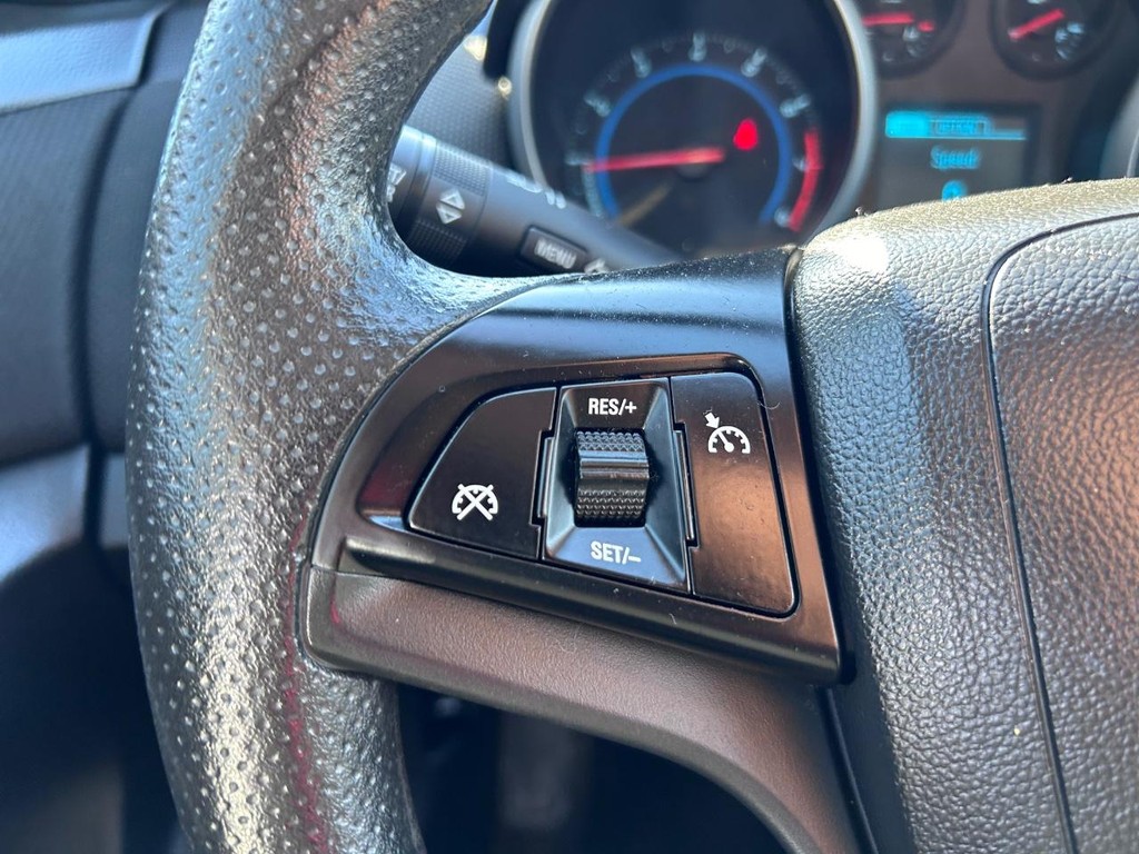 Chevrolet Cruze Vehicle Full-screen Gallery Image 12