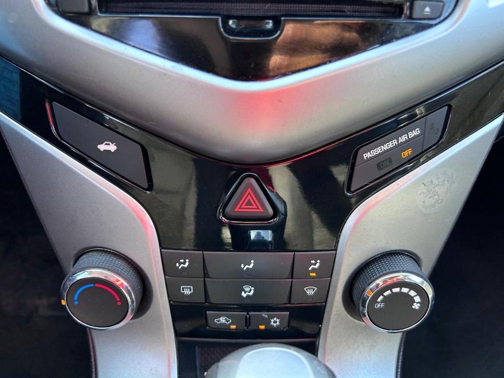 Chevrolet Cruze Vehicle Full-screen Gallery Image 15