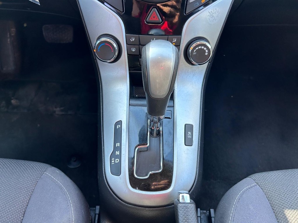 Chevrolet Cruze Vehicle Full-screen Gallery Image 16