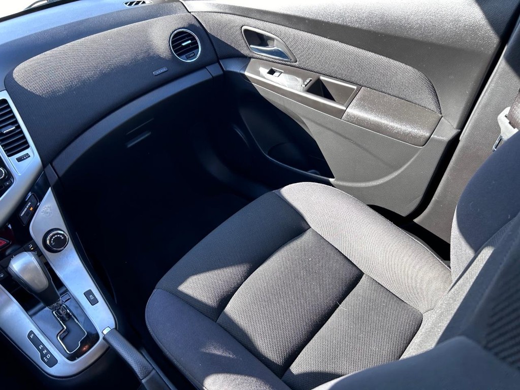 Chevrolet Cruze Vehicle Full-screen Gallery Image 17