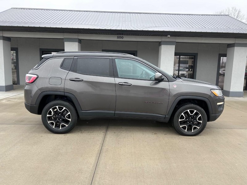 Jeep Compass Vehicle Full-screen Gallery Image 02