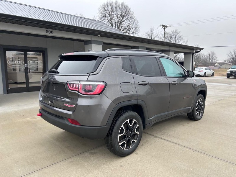 Jeep Compass Vehicle Full-screen Gallery Image 03