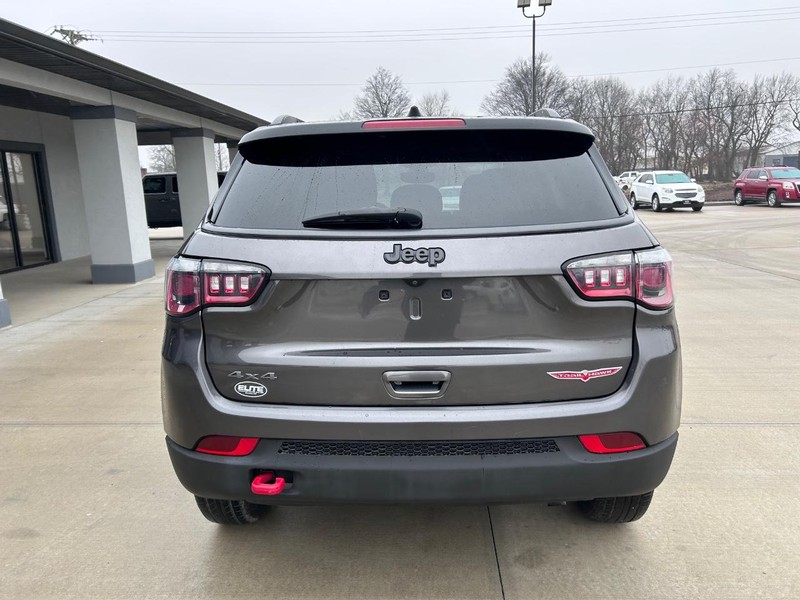 Jeep Compass Vehicle Full-screen Gallery Image 04