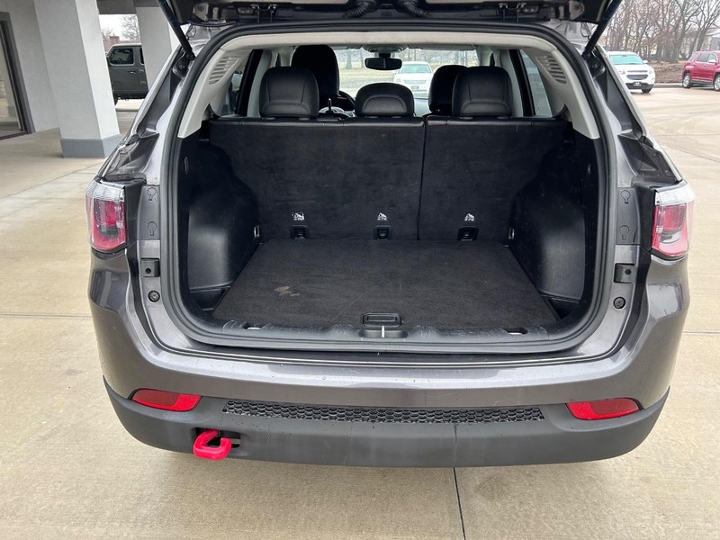 Jeep Compass Vehicle Full-screen Gallery Image 05