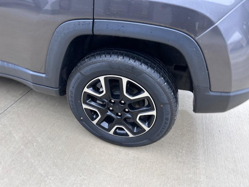 Jeep Compass Vehicle Full-screen Gallery Image 06