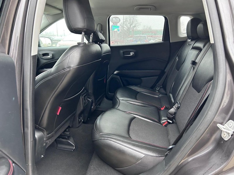 Jeep Compass Vehicle Full-screen Gallery Image 09