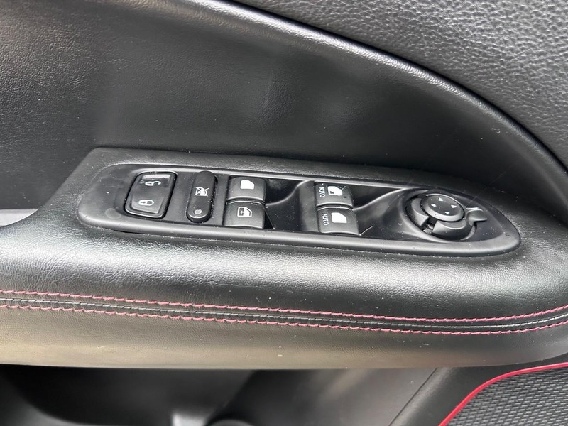 Jeep Compass Vehicle Full-screen Gallery Image 18