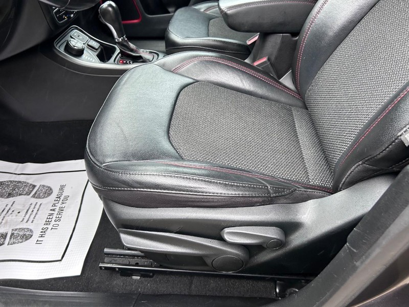 Jeep Compass Vehicle Full-screen Gallery Image 19