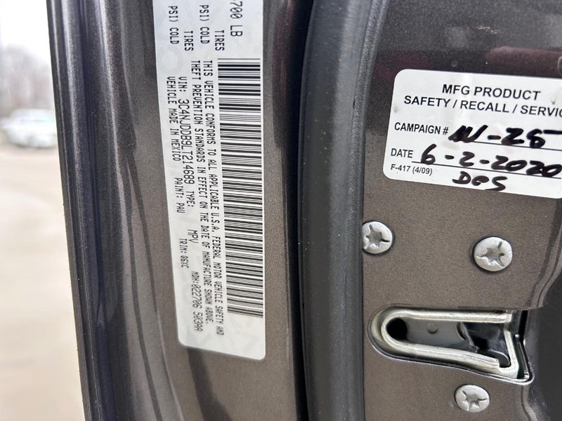 Jeep Compass Vehicle Full-screen Gallery Image 22