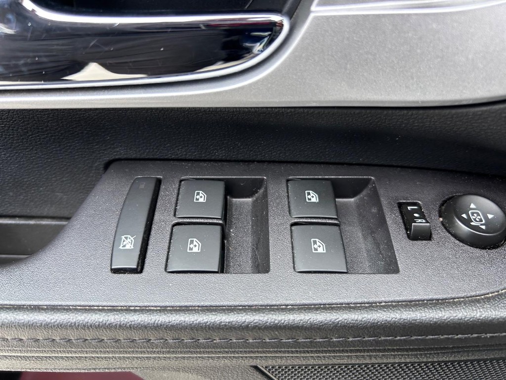 Chevrolet Equinox Vehicle Full-screen Gallery Image 16