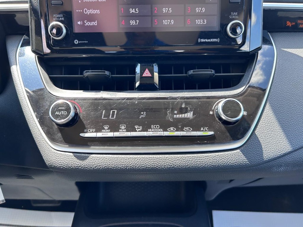 Toyota Corolla Vehicle Full-screen Gallery Image 15