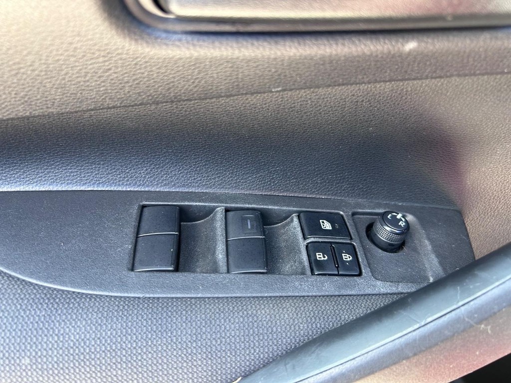 Toyota Corolla Vehicle Full-screen Gallery Image 18