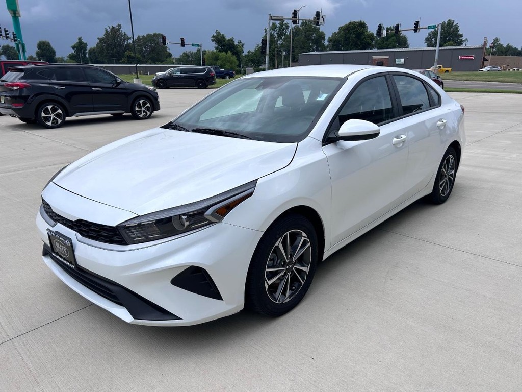 Kia Forte Vehicle Full-screen Gallery Image 7