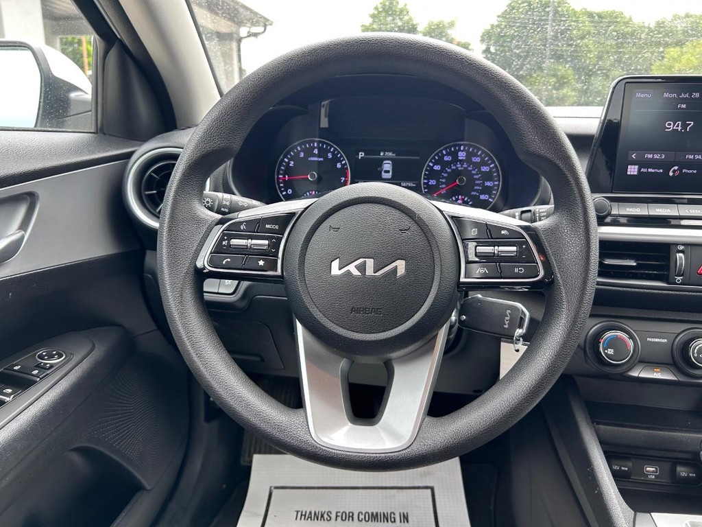 Kia Forte Vehicle Full-screen Gallery Image 11