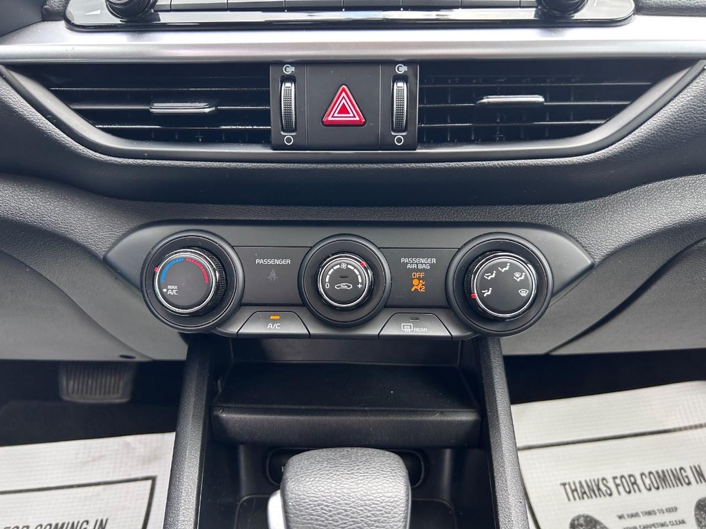 Kia Forte Vehicle Full-screen Gallery Image 15