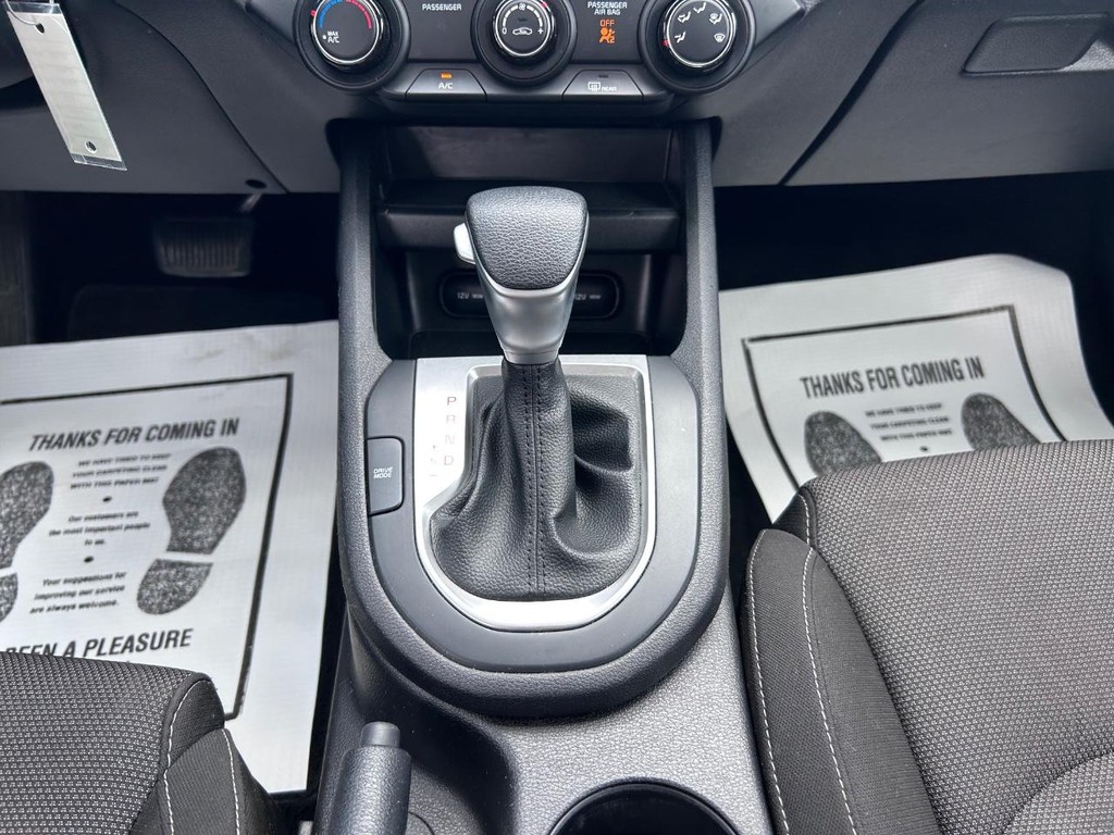 Kia Forte Vehicle Full-screen Gallery Image 16