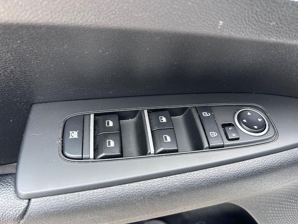 Kia Forte Vehicle Full-screen Gallery Image 18