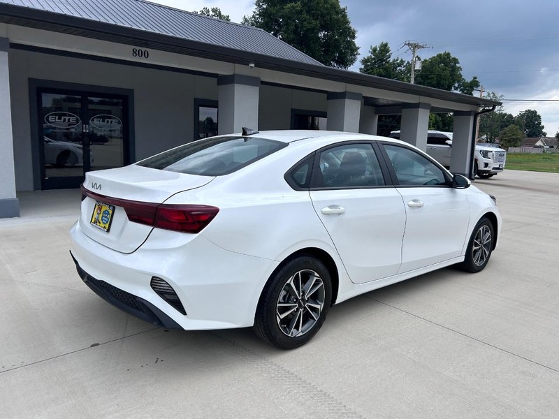 Kia Forte Vehicle Full-screen Gallery Image 3