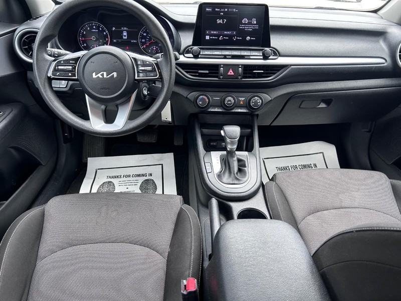 Kia Forte Vehicle Full-screen Gallery Image 10