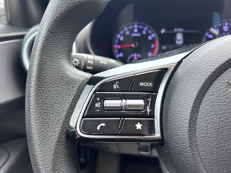 Kia Forte Vehicle Full-screen Gallery Image 12