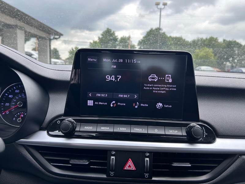 Kia Forte Vehicle Full-screen Gallery Image 14