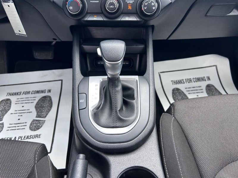 Kia Forte Vehicle Full-screen Gallery Image 16