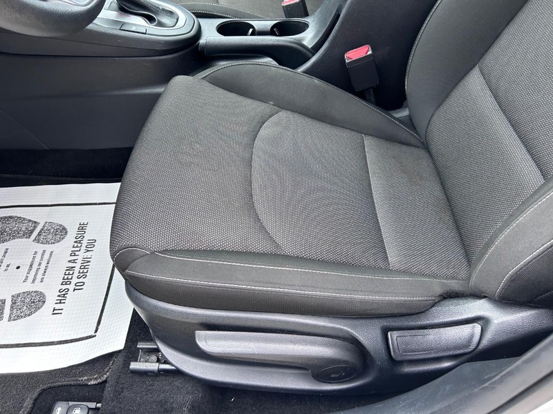 Kia Forte Vehicle Full-screen Gallery Image 19