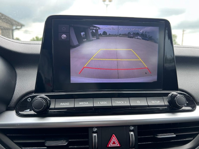 Kia Forte Vehicle Full-screen Gallery Image 21