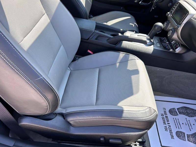 Chevrolet Camaro Vehicle Full-screen Gallery Image 16