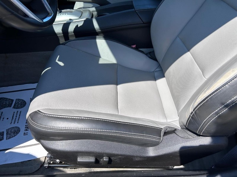 Chevrolet Camaro Vehicle Full-screen Gallery Image 18