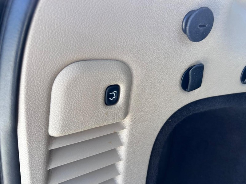 Jeep Grand Cherokee Vehicle Full-screen Gallery Image 6