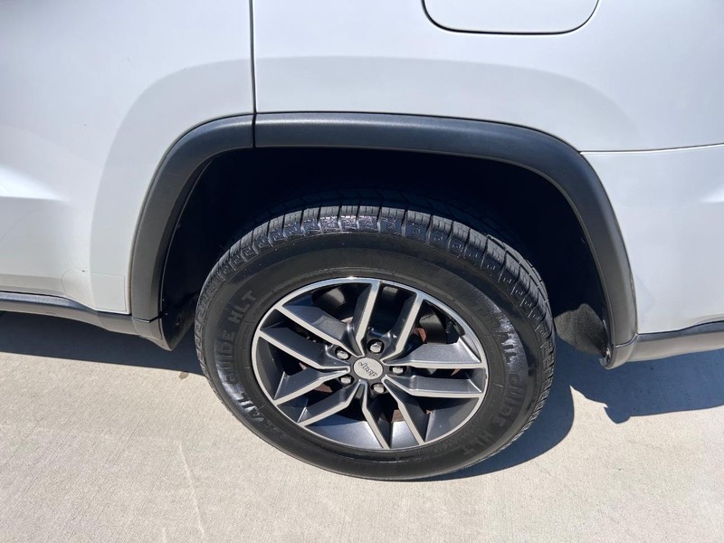 Jeep Grand Cherokee Vehicle Full-screen Gallery Image 7