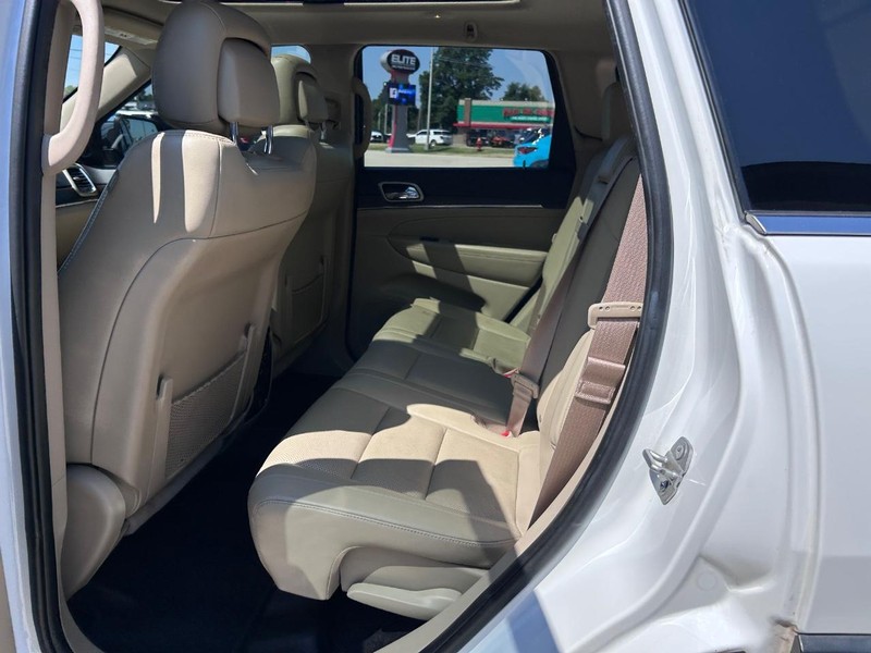 Jeep Grand Cherokee Vehicle Full-screen Gallery Image 8